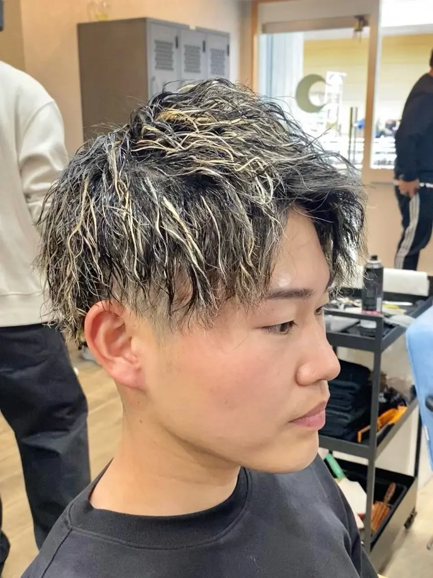 ショート ハイライト 田口 慎士のヘアスタイル