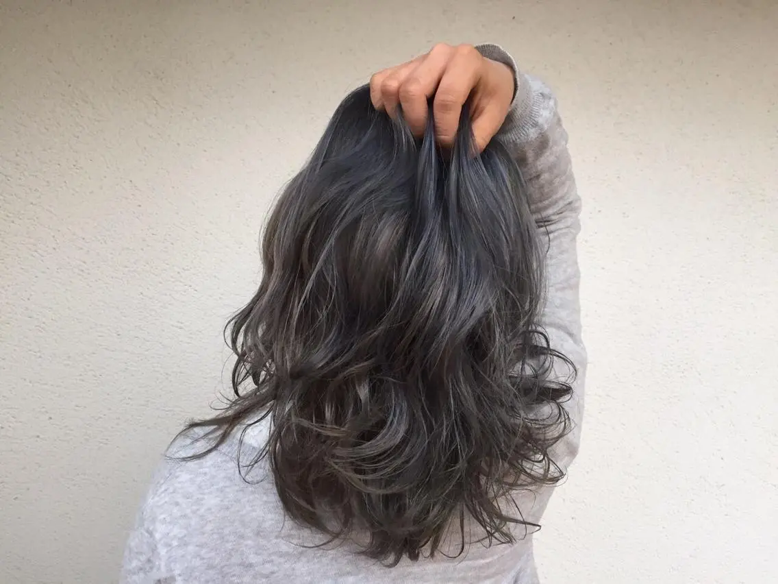 セミロング カラー パーマ ヘアアレンジ メンズ キッズ マツエク・マツパ グレージュ 田中 裕士のヘアスタイル