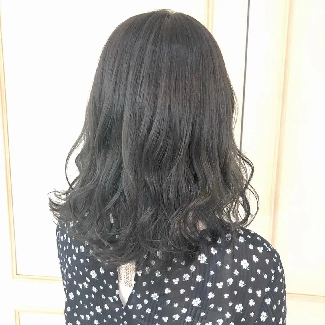 ミディアム カラー TRENCH　相澤 果歩のヘアスタイル