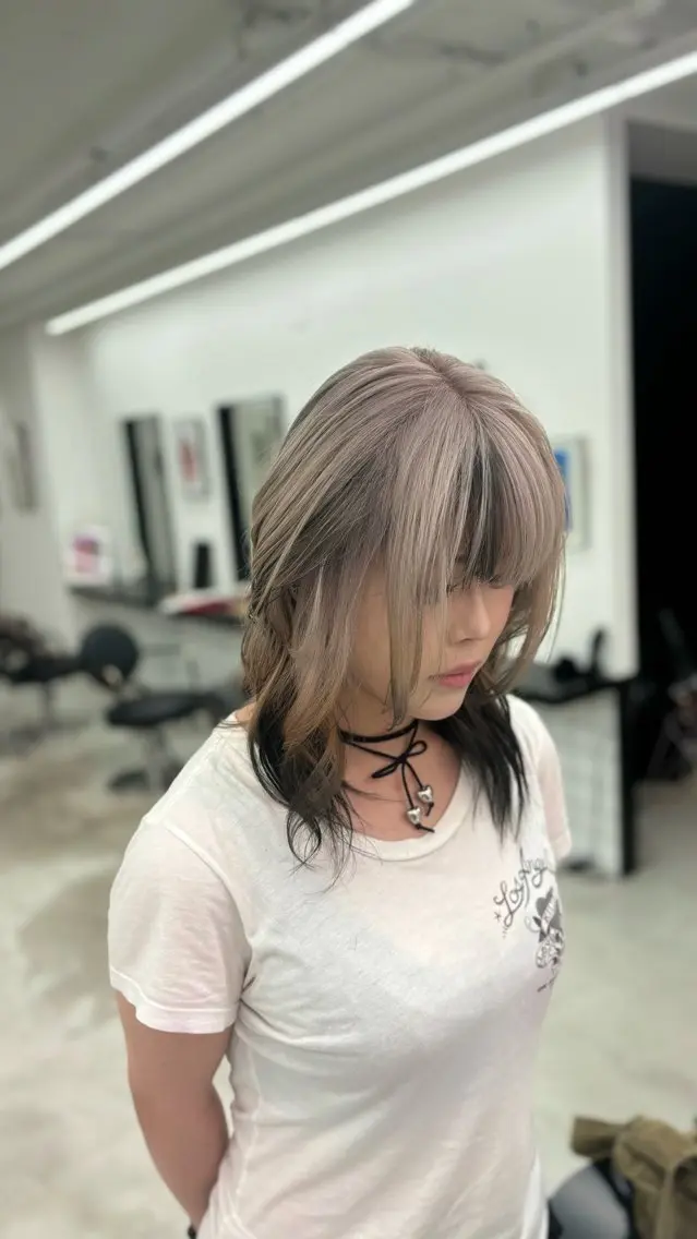 セミロング カラー ベージュカラー ブリーチ デザインカラー ホワイトベージュ カット ヘアカラー トリートメント 🐶ひかる🐶 JILLSTUDIOのヘアスタイル