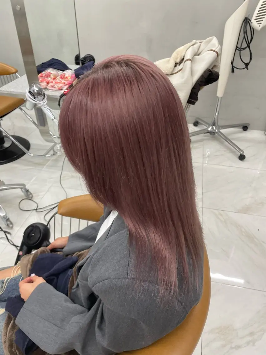 セミロング カラー ベージュカラー ブリーチ ハイトーンカラー ピンクカラー ピンクベージュ 植村 海咲のヘアスタイル