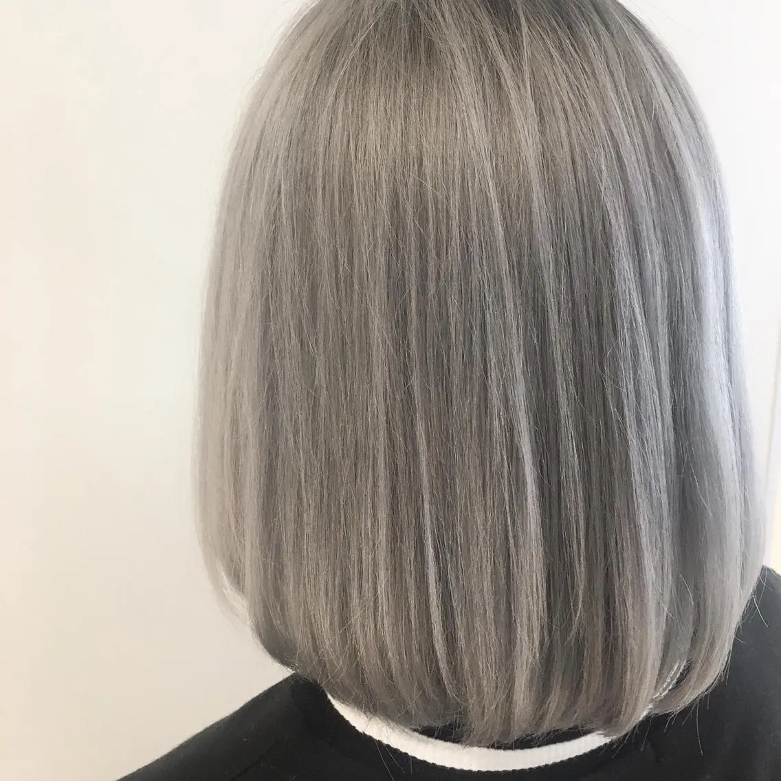 ミディアム カラー ブリーチ シルバー ホワイトシルバー ヘアカラー sano sayakaのヘアスタイル