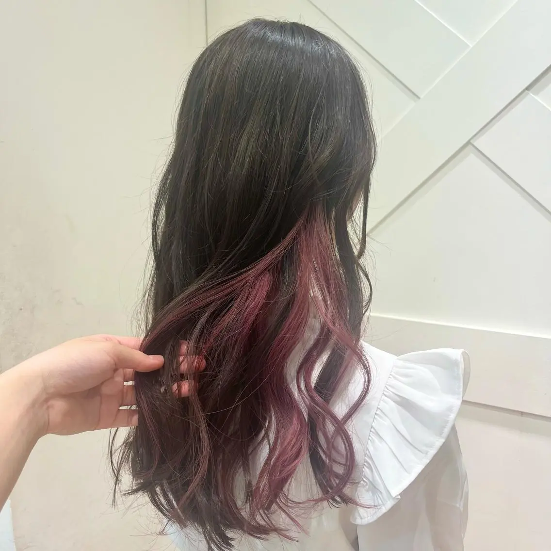 ロング カラー ハイトーンカラー シールエクステのヘアスタイル