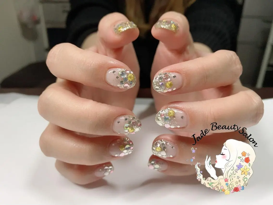 ミディアム ネイル クリアネイル フレンチネイル ストーンネイル JadeBeauty Salonのネイルデザイン