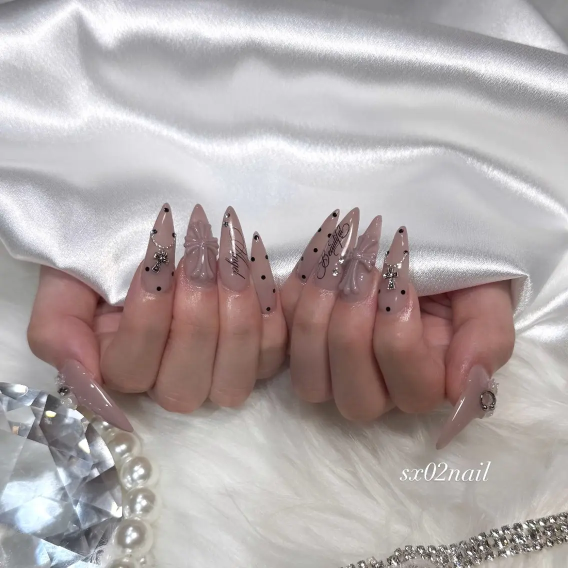 ネイル ハンドネイル 𝑆𝐸𝑅𝐴♡ ワンホン 大人ギャルのネイルデザイン