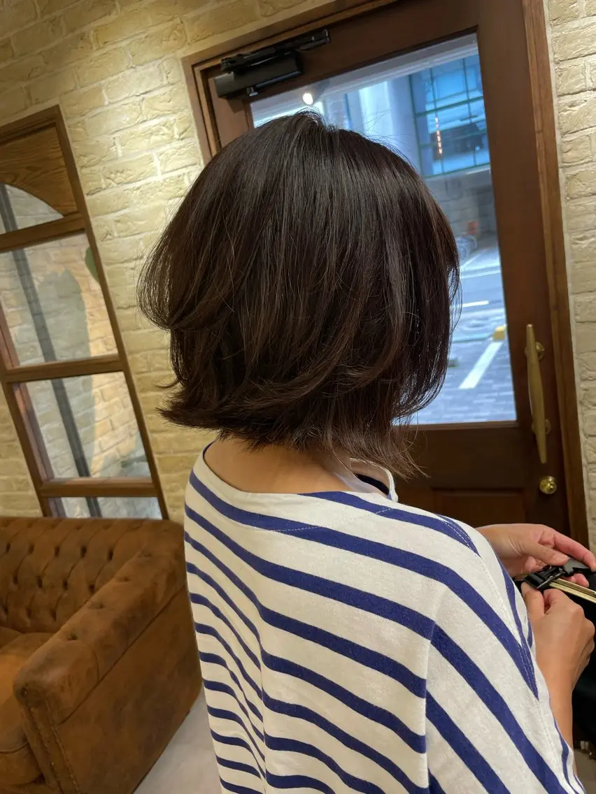 ショート ボブレイヤー ボブ レイヤーカット 河上 麻衣/白髪ぼかしのヘアスタイル