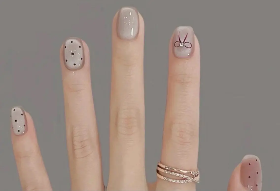 ネイル チークネイル 長さ出し フラワーネイル フレンチネイル ガーリー SunNail池袋駅 ワンホンネイルのネイルデザイン