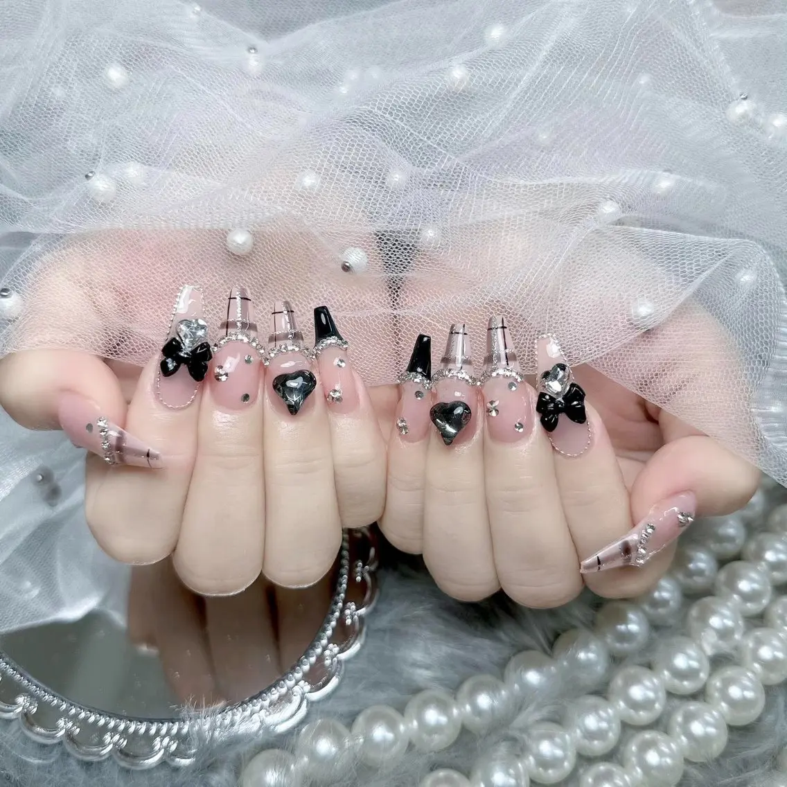 ネイル アートネイル ジェルネイル キラキラネイル 韓国ネイル ロングネイル ハンドネイル Nova Nailのネイルデザイン