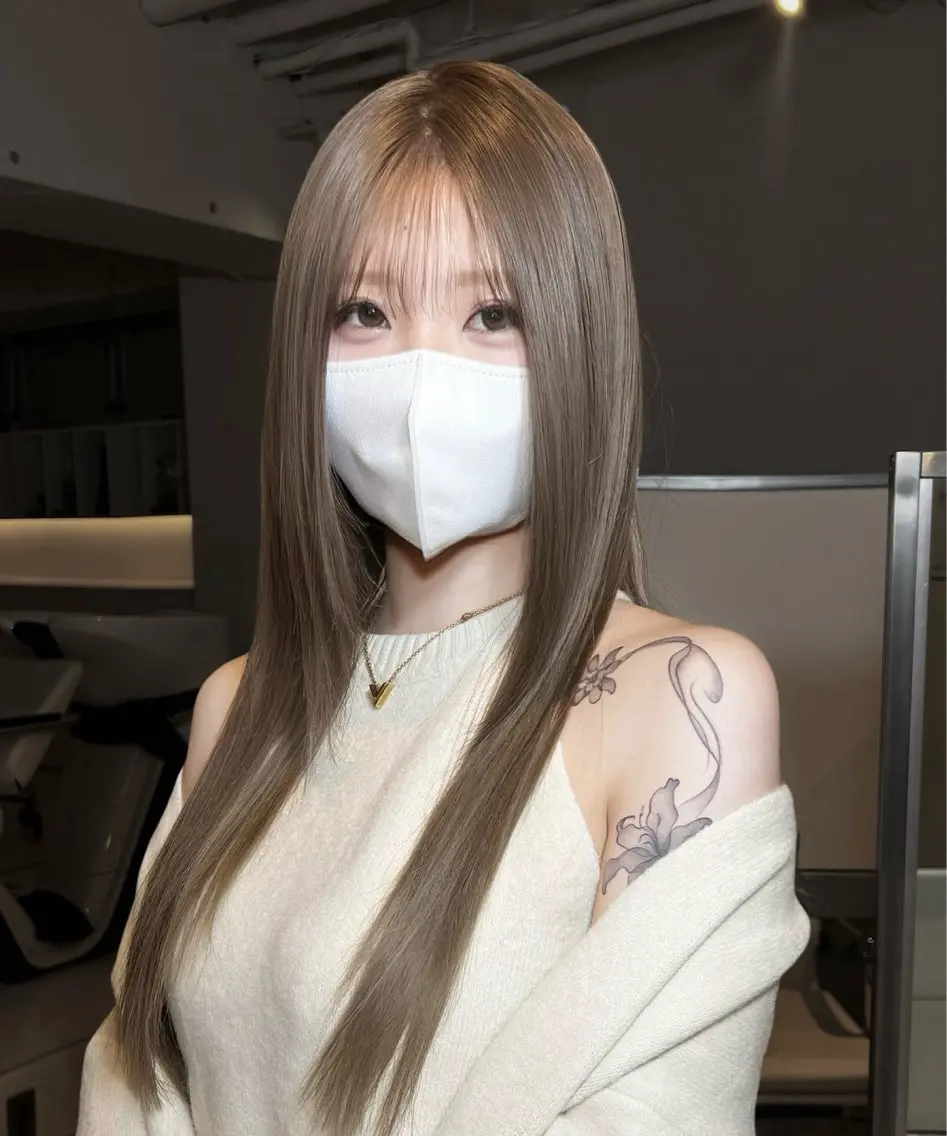 ロング カット ヘアカラー KANAMI 🌏のヘアスタイル