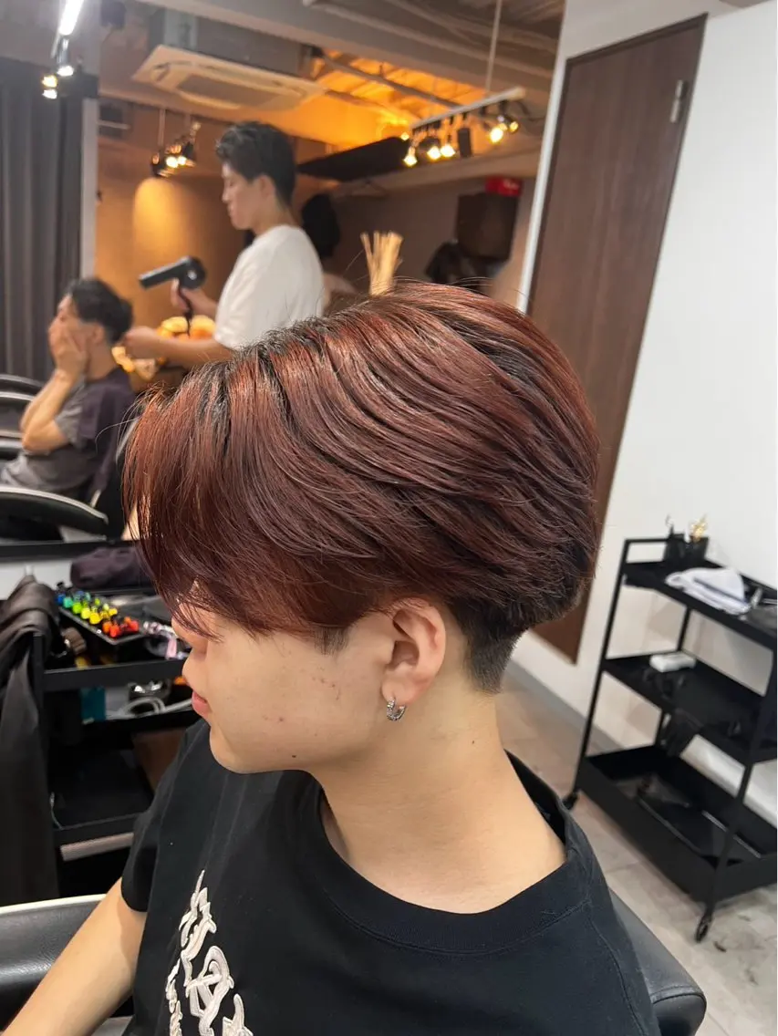 ミディアム メンズ メンズブリーチ センターパート レッドブラウン ヘアカラー コバヤシ カイトのヘアスタイル