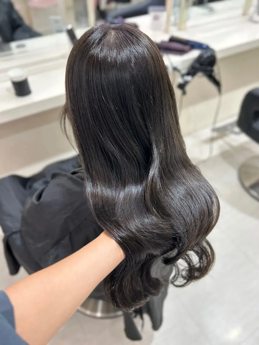 ロング カラー 透明感カラー グレージュ オリーブグレージュ オリーブグレー ヘアカラー ヘアセット 大人上品ベージュ 🎀HARUNAのヘアスタイル
