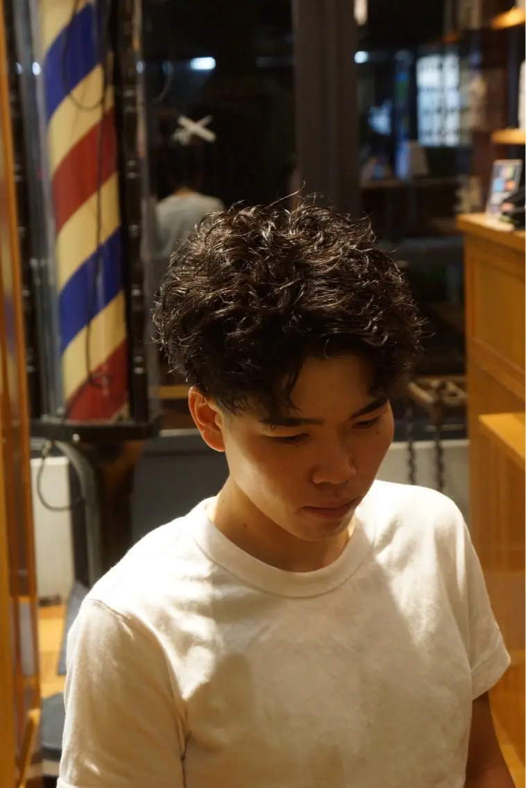 ショート パーマ メンズ メンズパーマ 伸ばしかけ ショートヘア 濵田 蘭のヘアスタイル