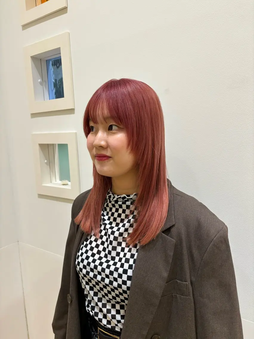 ロング カラー ピンクカラー 顔周りカット レイヤーカット 田中 真白のヘアスタイル