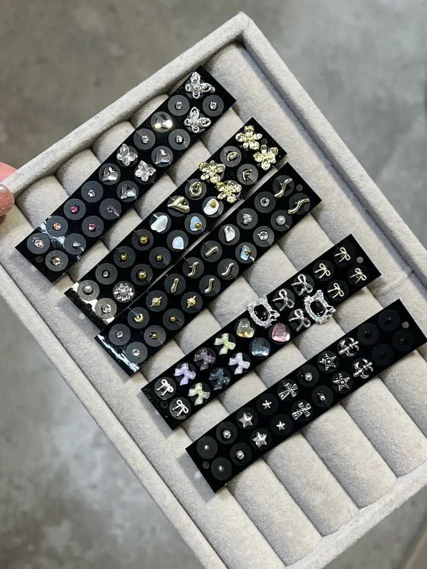正規品!耳ツボjewelry💎耳ツボjewelry認定講師習得済み‼︎¥2500 10粒の写真