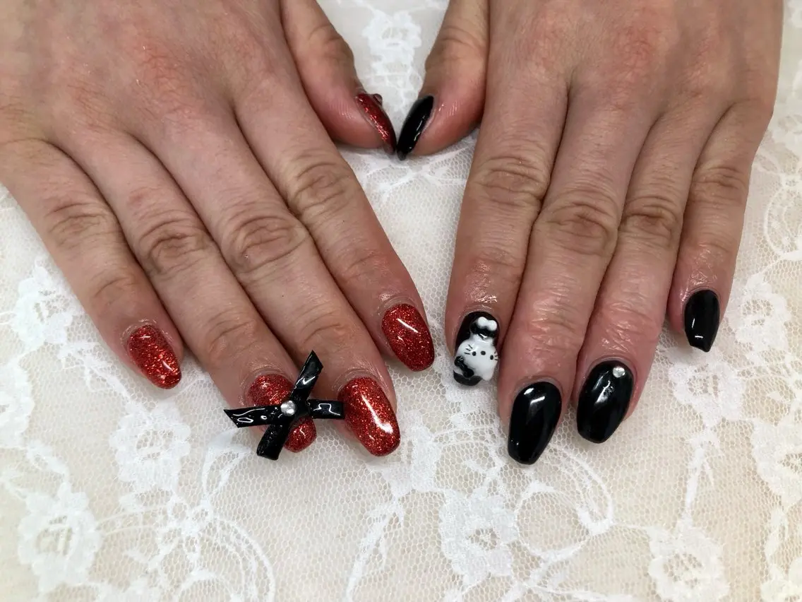 ネイル キラキラネイル ハンドネイル フットネイル ハンドケア 心斎橋Salon Epokkuのネイルデザイン