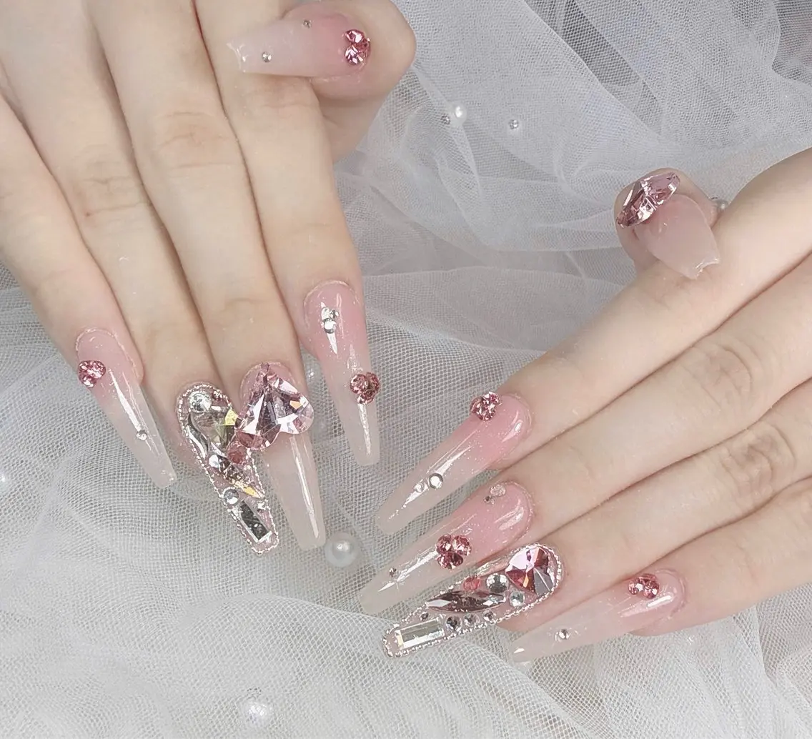 ネイル アートネイル オーロラネイル ボルドー チークネイル フレンチネイル Sakura Nail Salonのネイルデザイン