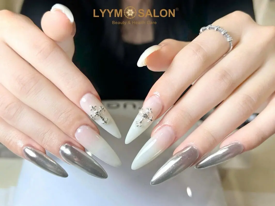 ネイル 長さ出し 韓国ネイル ミラーネイル シンプルネイル ハンドネイル LYYM Salonのネイルデザイン