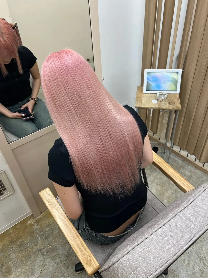 ロング カラー ベージュカラー ブリーチ ケアブリーチ デザインカラー ダブルカラー ヘアカラー アオリ/韓国風 ハイトーン/レイヤーのヘアスタイル