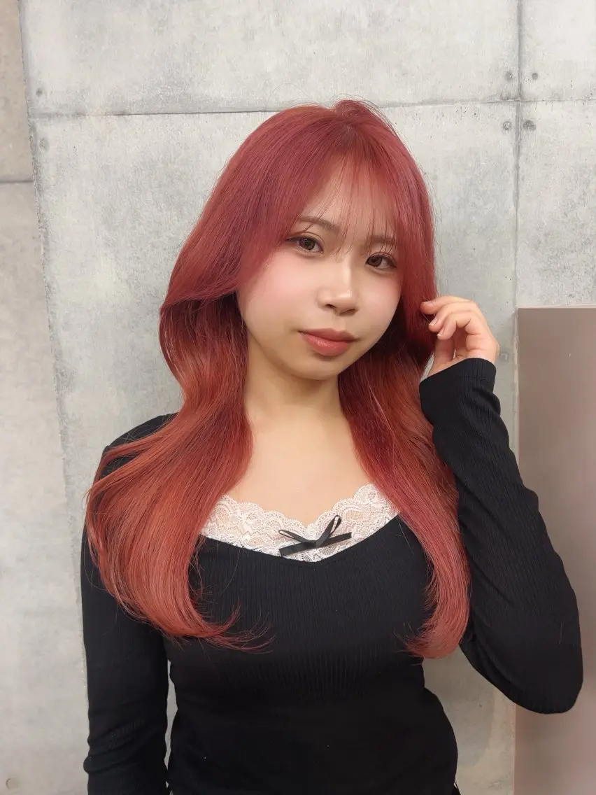 ロング ヒナ/レイヤーカット 艶感ワンカラーのヘアスタイル