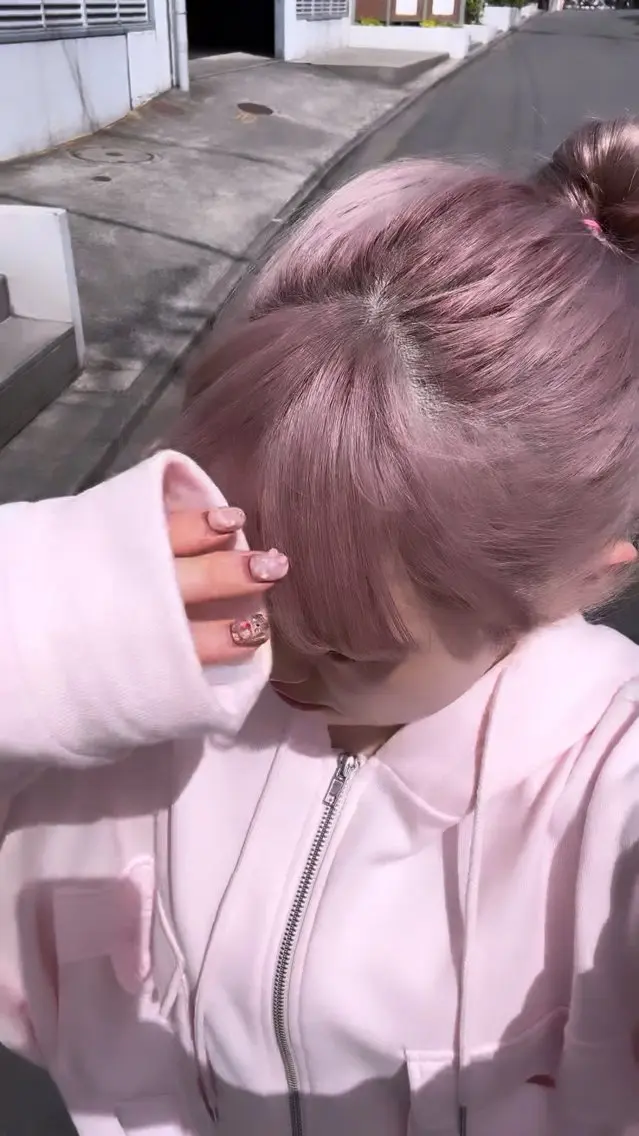 ミディアム カラー ヘアカラー ハイトーン💗ピンク 🛼カラフル🍀のヘアスタイル