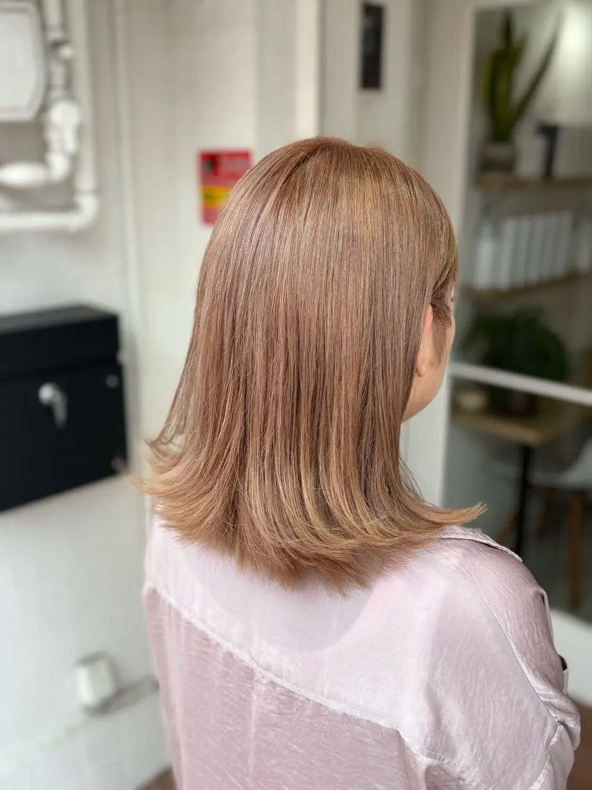 ミディアム カラー ベージュカラー ブリーチ ピンクカラー ピンクベージュ 西 千穂乃のヘアスタイル