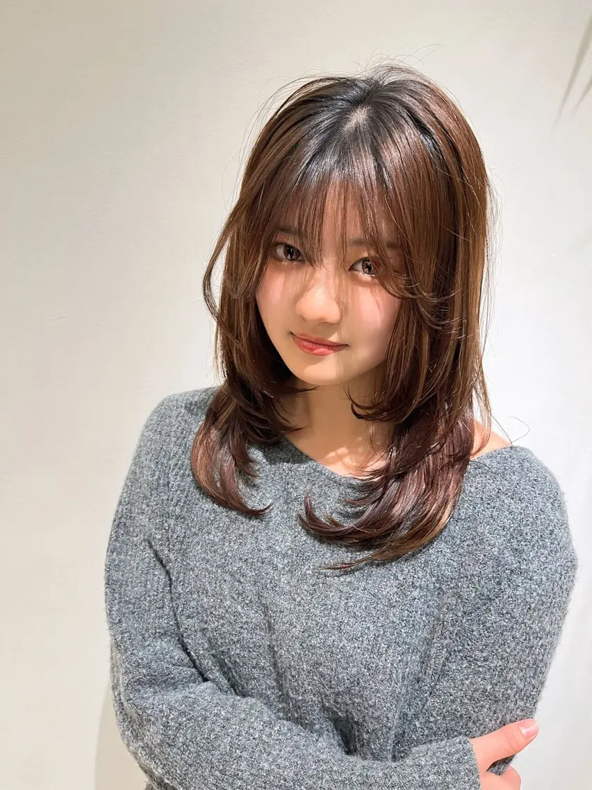 ミディアム くびれヘア 顔まわりレイヤー 顔周りカット レイヤーカット 似合わせカット カット ヘアカラー トリートメント レイヤー似合わせ 透明感カラーりきやのヘアスタイル