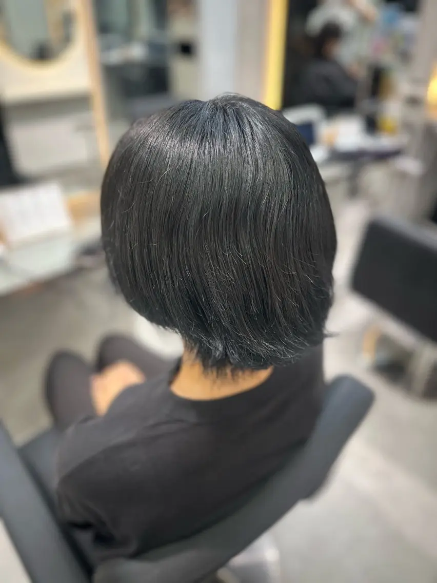 カラー 黒髪 ブルーカラー ブルーブラック 濵﨑 颯七のヘアスタイル