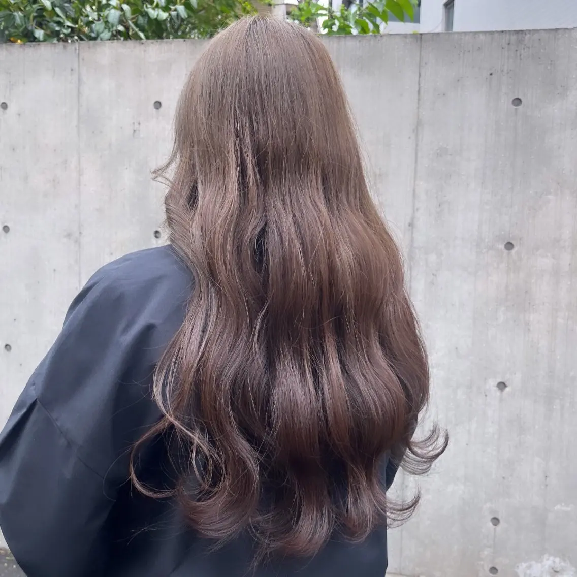 ロング カラー ベージュカラー ブラウンカラー オリーブベージュ オリーブブラウン シアーベージュ ヘアカラー トリートメント ヘッドスパ ヘアセット カジュアルを女っぽく 𝗮𝘆𝗮𝗰𝗼のヘアスタイル