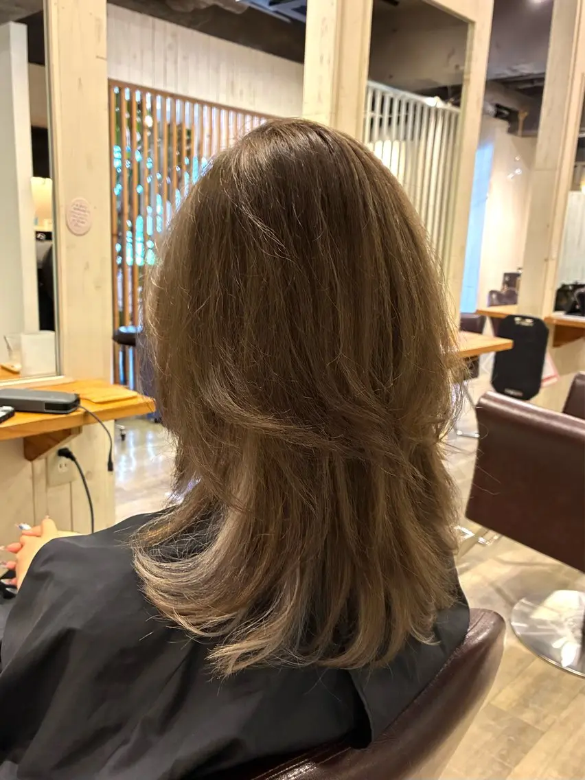 セミロング ハッシュカット レイヤーカット ウルフカット カット unpluslien ユウカ👓のヘアスタイル