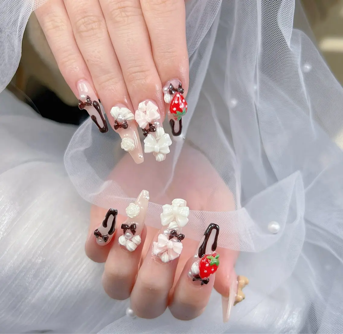 ネイル アートネイル オーロラネイル チークネイル 長さ出し フットネイル Miya _nailのネイルデザイン