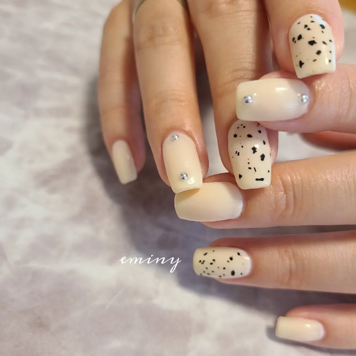 ネイル シンプルネイル ホワイト nail salon  eminyのネイルデザイン