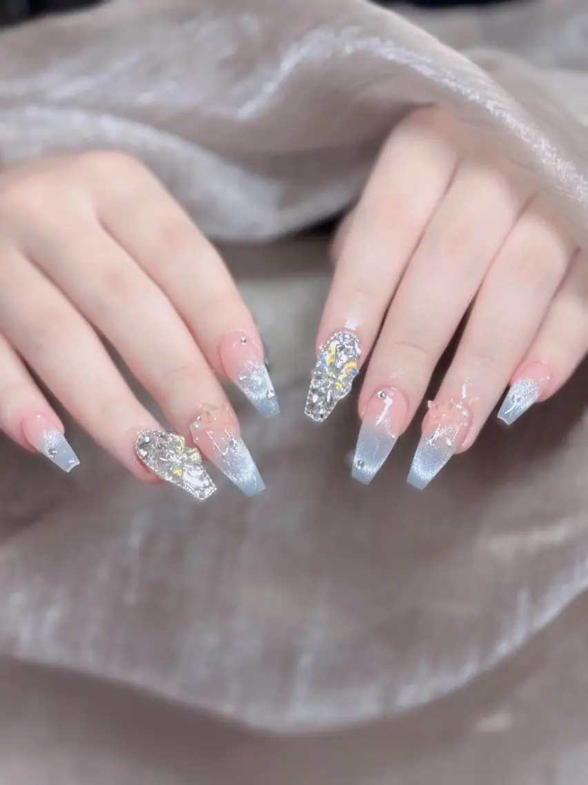 ネイル オーロラネイル フレンチネイル ジェルネイル ハロウィン キラキラネイル ハンドネイル H.baby Nail Salonのネイルデザイン