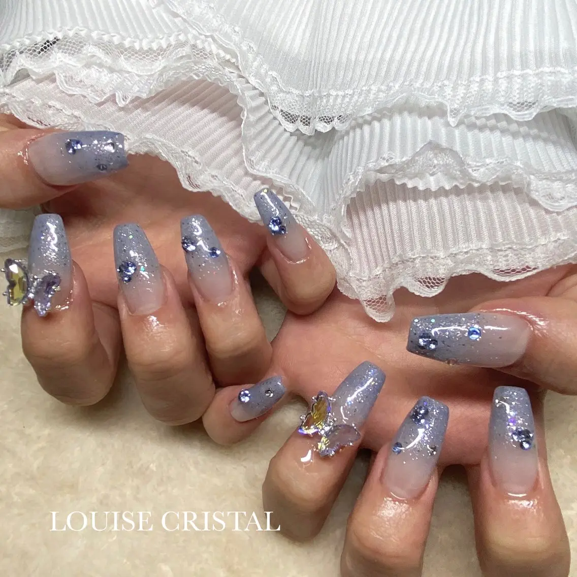 ネイル ブルー ハンドネイル LOUISE CRYSTALのネイルデザイン
