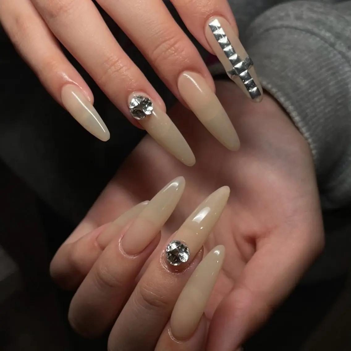 ネイル ワンカラーネイル シルバー ハンドネイル 🦋hana / nail / AOのネイルデザイン