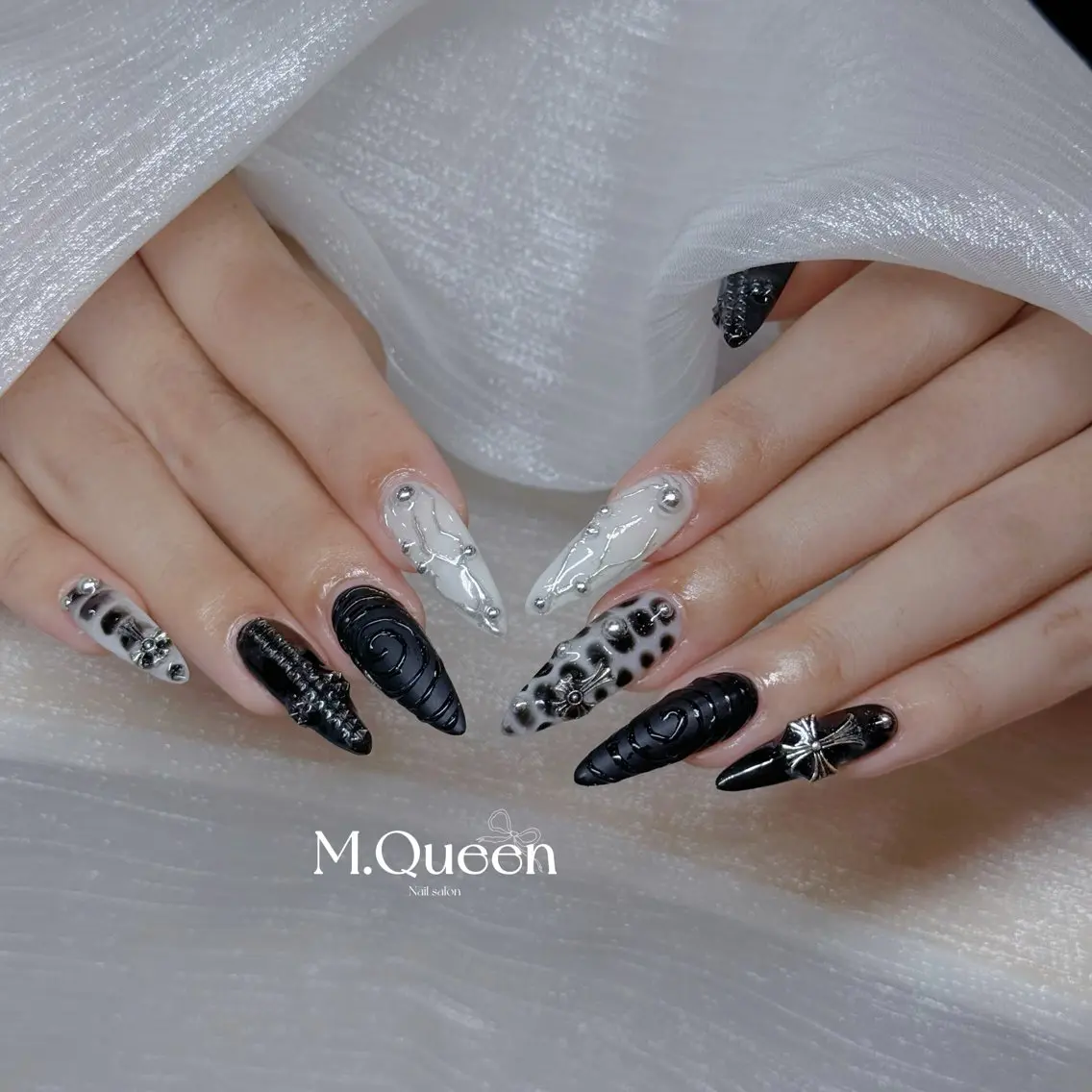 ネイル ハンドネイル MQueen ネイルサロンマルのネイルデザイン