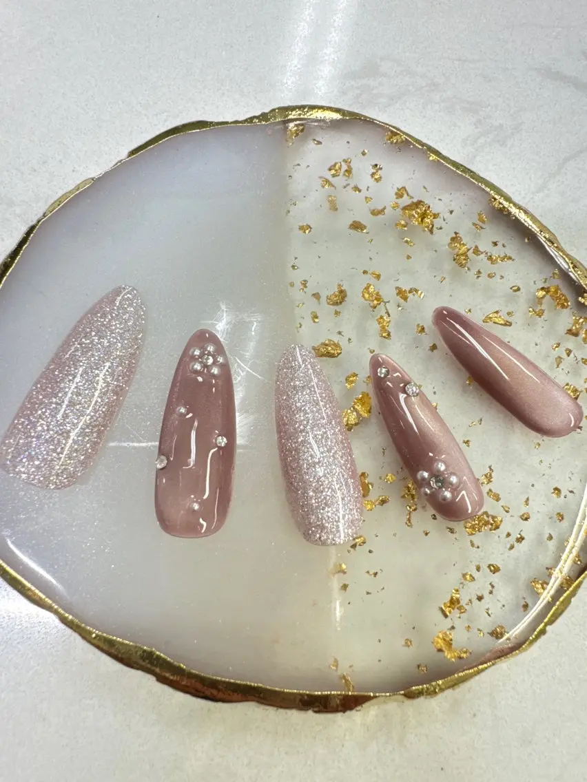 ネイル マグネットネイル Queeens nailのネイルデザイン