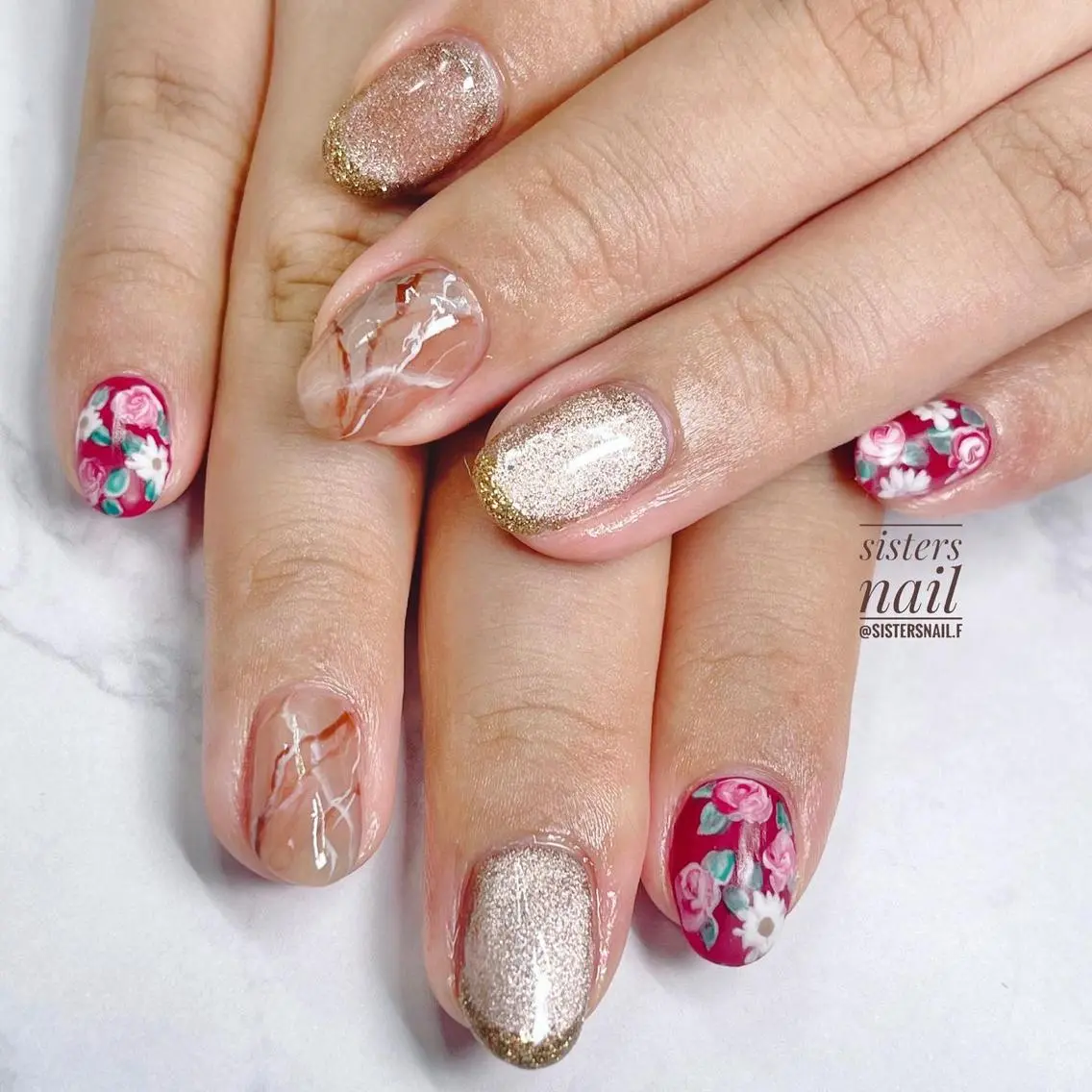 ネイル アートネイル マグネットネイル 持ち込み ニュアンスネイル 赤色 sisters nail.fのネイルデザイン