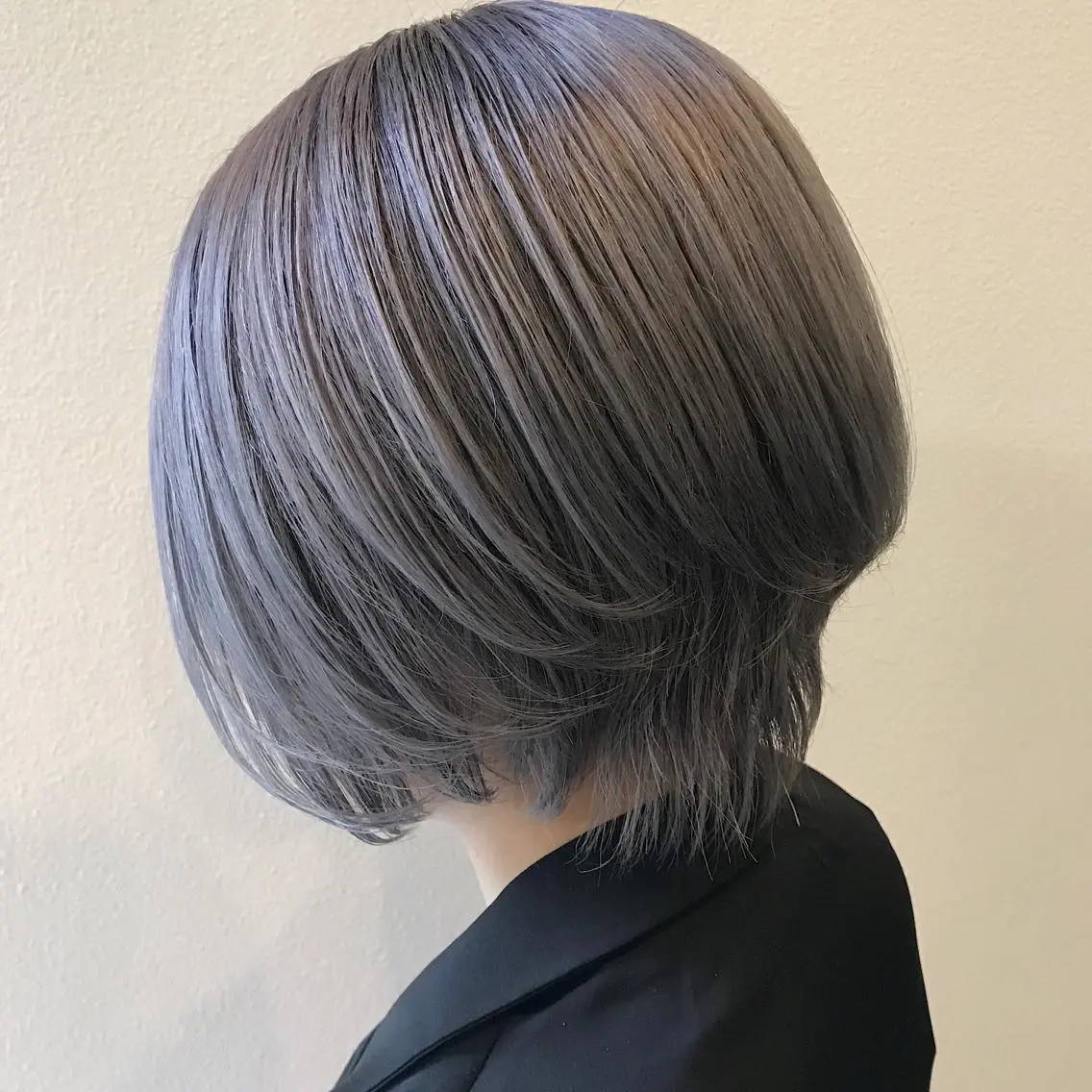 ショート カラー シルバー ヘアカラー トリートメント lani ブリーチ /ダブルカラーのヘアスタイル