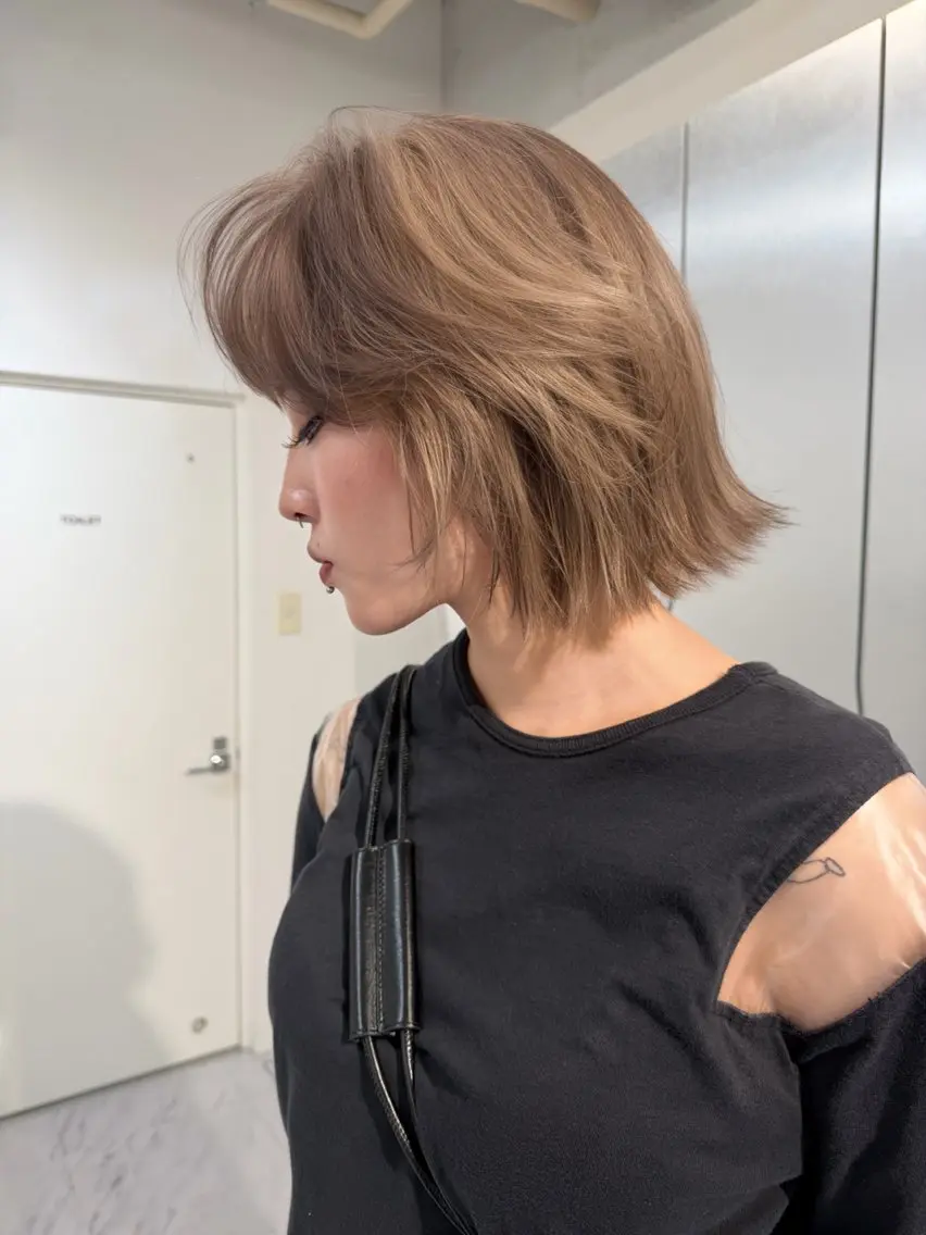 ミディアム カラー ベージュカラー ブリーチ ケアブリーチ デザインカラー ダブルカラー ヘアカラー トリートメント TATSUハイトーン ミルクティーベージュのヘアスタイル