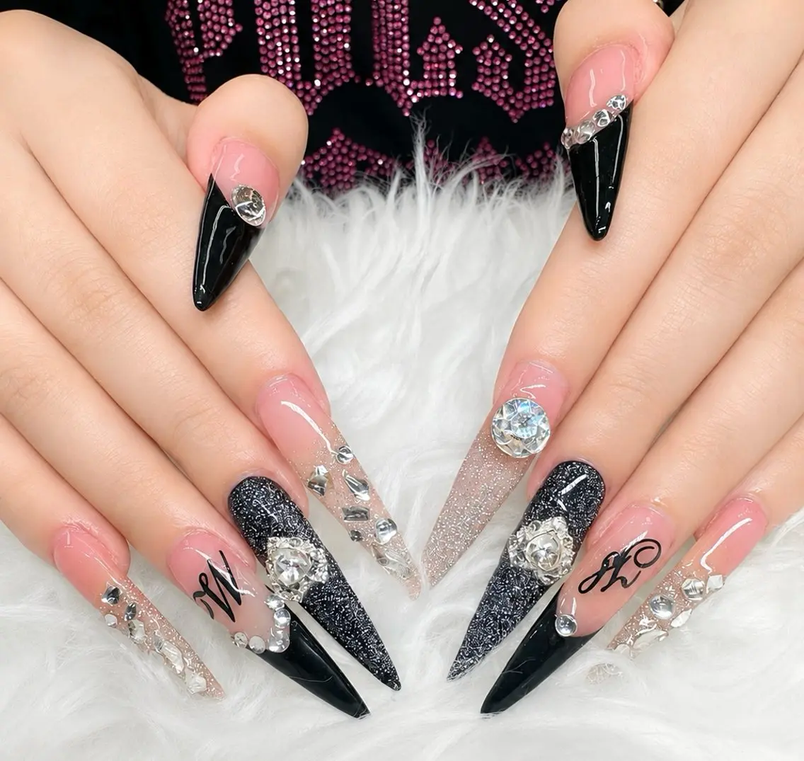 ネイル MIKA RUBY NAIL SLONのネイルデザイン