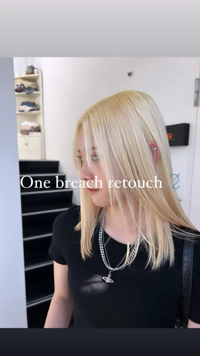 ミディアム カラー ヘアアレンジ ブリーチ 抜きっぱなしブロンド ブロンド ケアブリーチ ホワイトブロンド RINKA.まつパ/ LED可/マツエクのマツエク・マツパデザイン