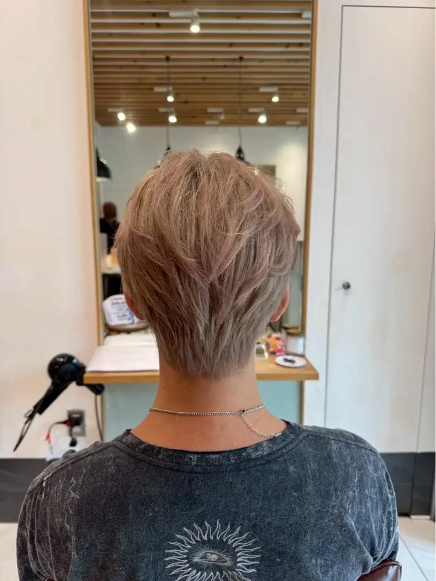 カラー メンズ メンズブリーチ ベージュカラー ブリーチ ミルクティーベージュ 💕モデル募集中💕 MAINA"のヘアスタイル