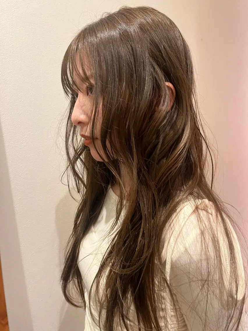 ロング カラー ベージュカラー オリーブベージュ Fleur 西 優希のヘアスタイル