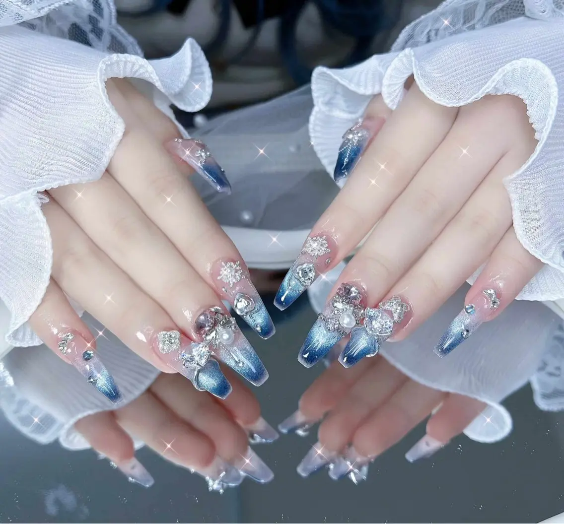 🍓』10本チップ長さ出し＋グラテーション、ミラ💍✨マグネット🧲🉑🩵！の写真
