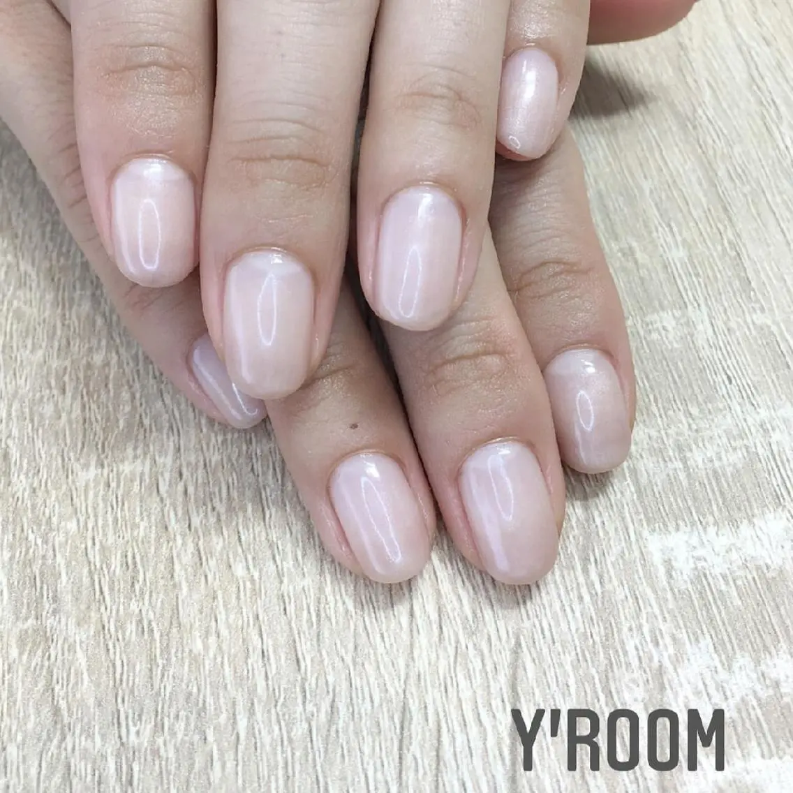 ネイル オーロラネイル フラッシュネイル ジェルネイル グラデーション 氷ネイル・うるうるネイル ハンドネイル YUKA （ネイリスト）のネイルデザイン