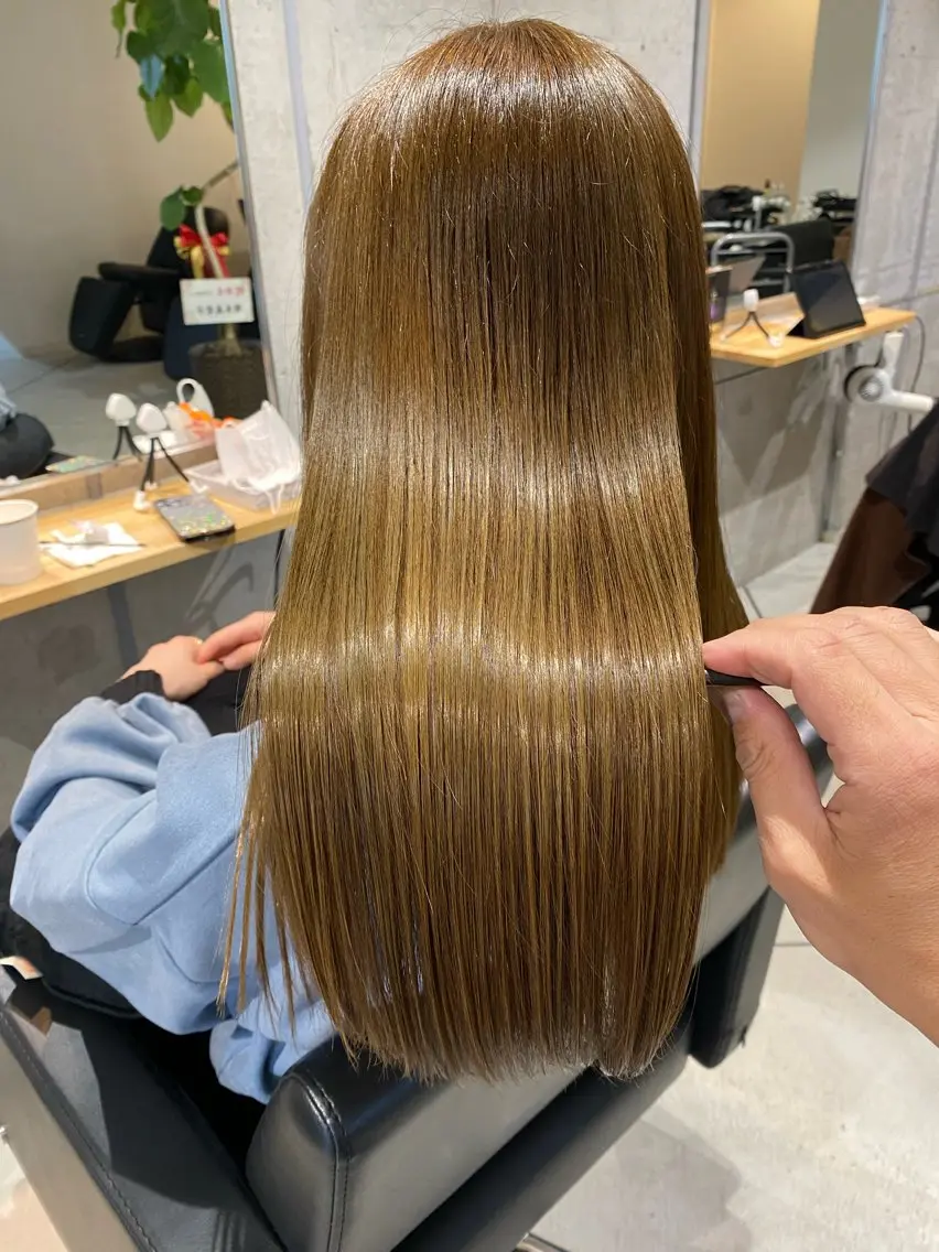セミロング ヘアカラー トリートメント 波濤 優季のヘアスタイル