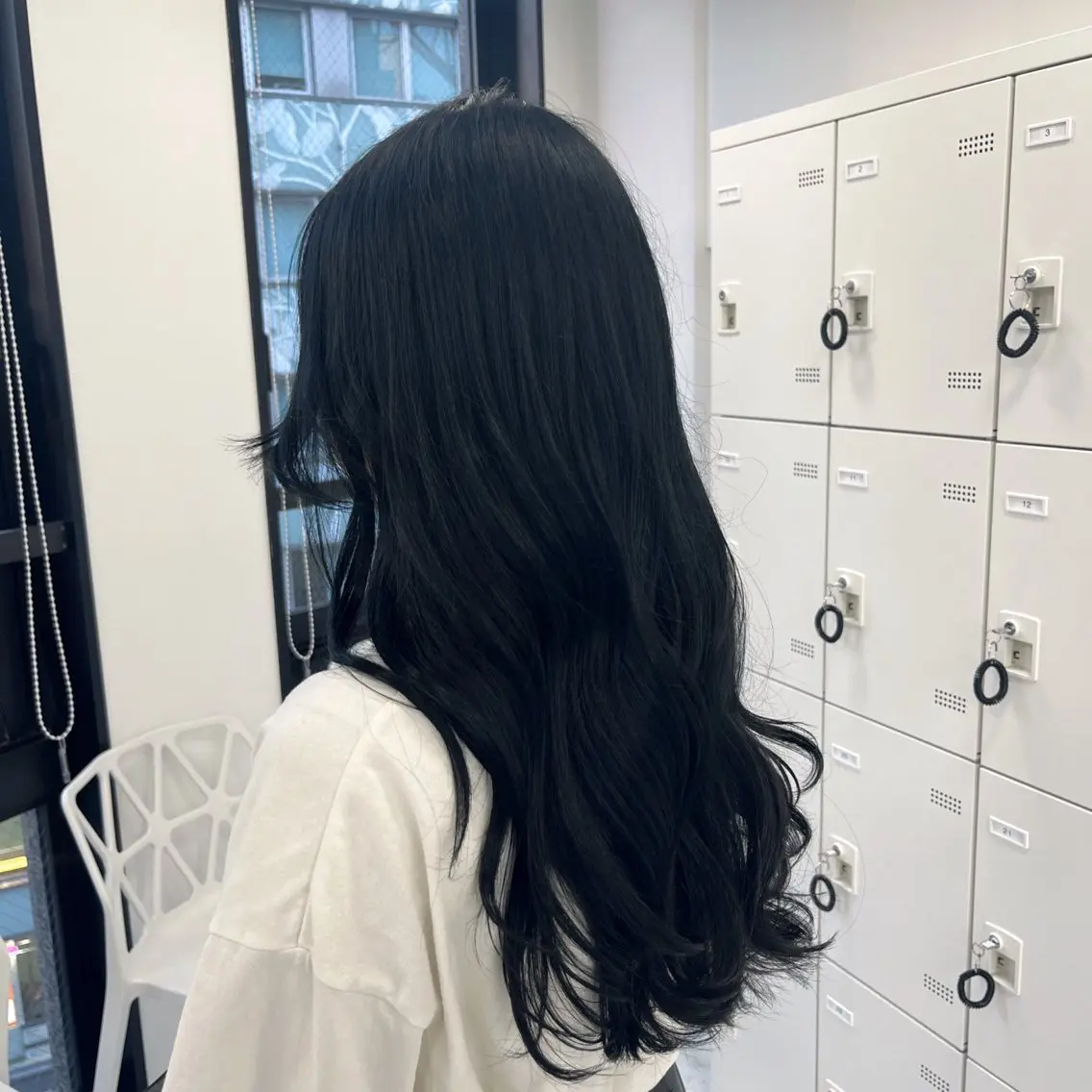 ロング カラー 黒髪 ブリーチ ブルーカラー ブルーブラック ダークグレー ヘアカラー 天神/ケアブリーチ/ 髪質改善/上質艶髪のヘアスタイル