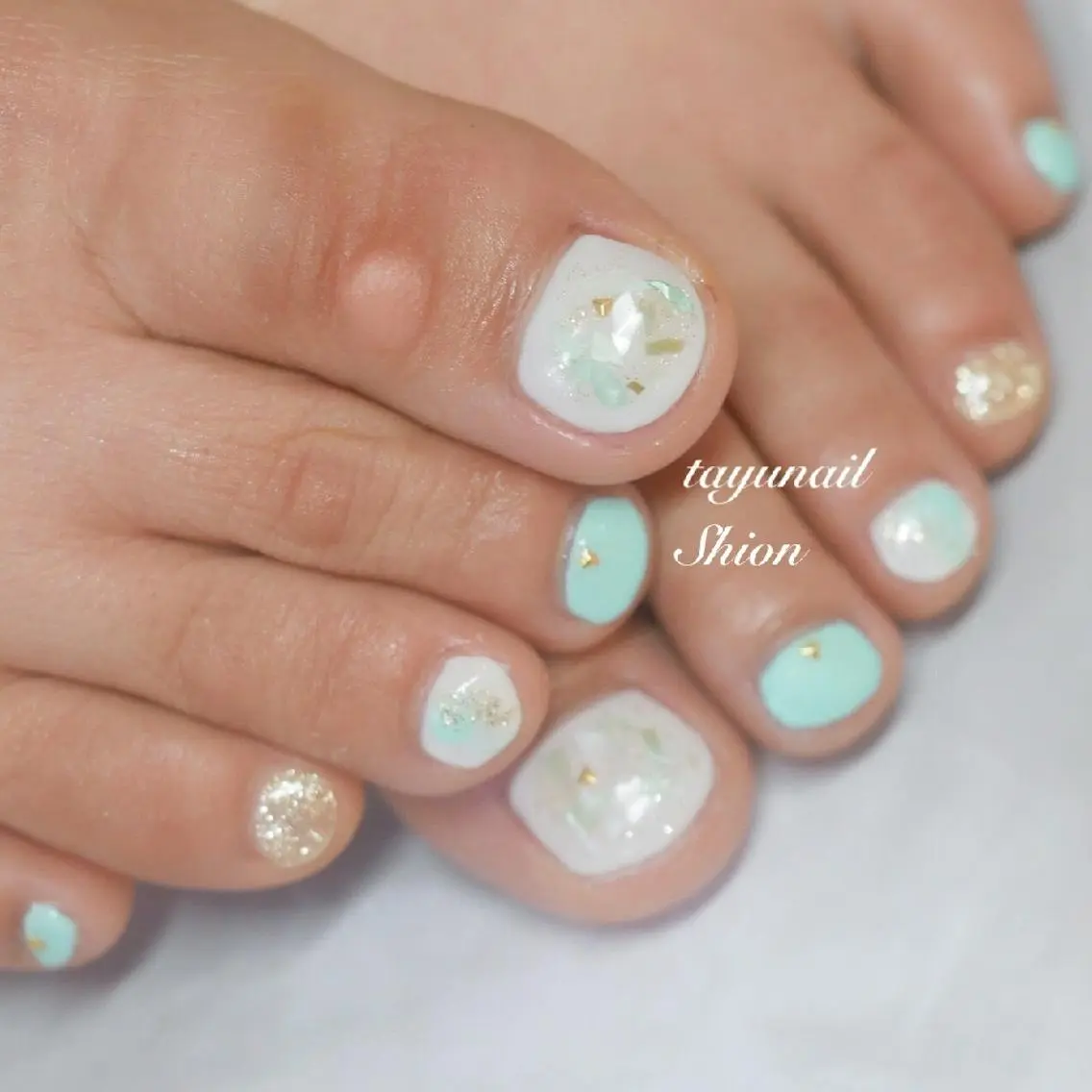 ネイル アートネイル ブルー フットネイル ジェルネイル キラキラネイル ネイルサロン 【たゆnail】のネイルデザイン