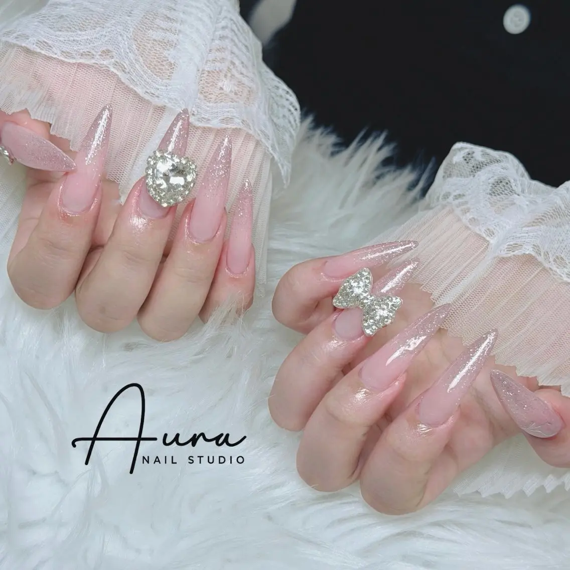 ネイル ガーリー グラデーション キラキラネイル 韓国ネイル ラメ(グリッター) ハンドネイル Aura Nail Studioのネイルデザイン