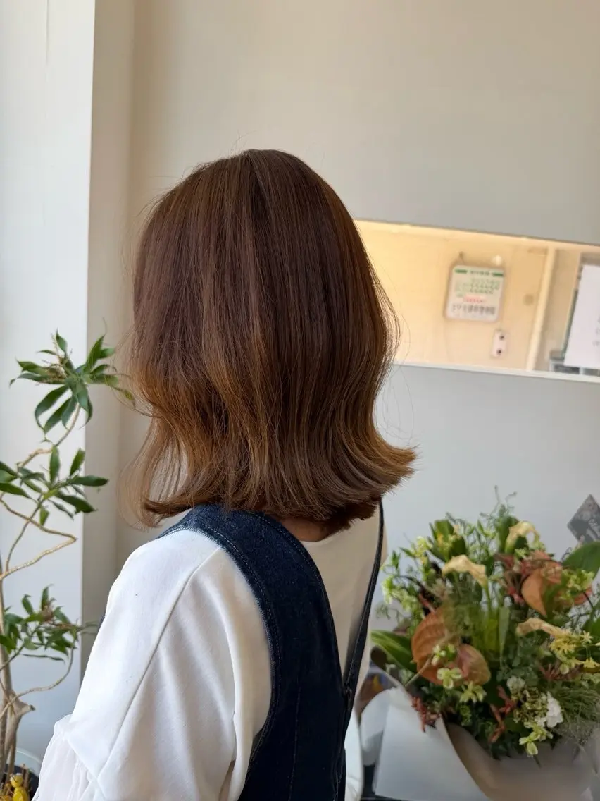 ミディアム ボブ くびれヘア 伸ばしかけ 外ハネヘア カット ヘアカラー 松本 将太のヘアスタイル
